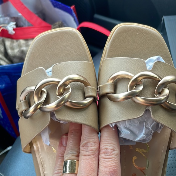 NWT gorgeous slides with buckle - Picture 5 of 5